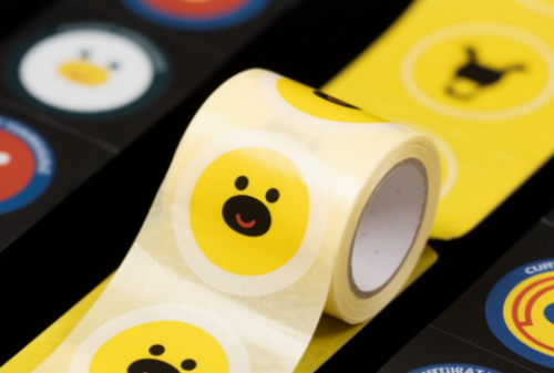 Täiustatud laserjuhtimissüsteemi abil muutke oma kleepuvate etikettide töövoog revolutsiooniliseks